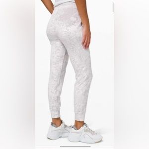 Lululemon Crushed Velvet Joggers 8 NWOT